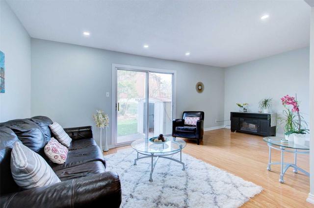 17 Evansville Rd, House attached with 3 bedrooms, 4 bathrooms and 2 parking in Toronto ON | Image 6