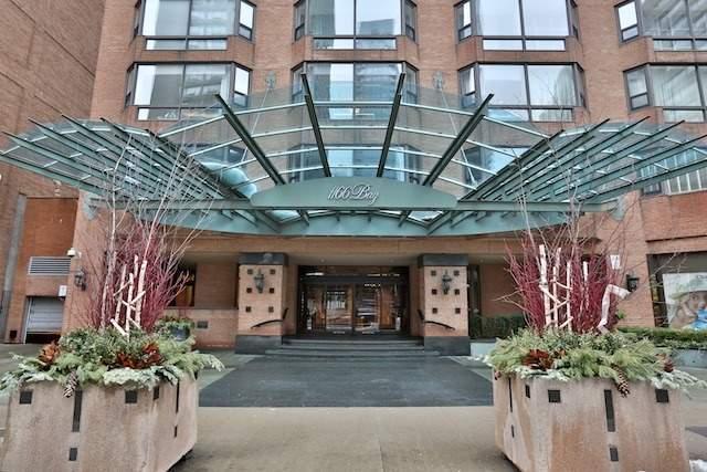 1001 - 1166 Bay St, Condo with 2 bedrooms, 2 bathrooms and 1 parking in Toronto ON | Image 1