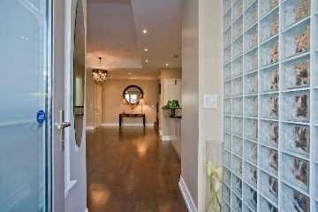 th 14 - 21 Burkebrook Pl, Townhouse with 3 bedrooms, 3 bathrooms and 2 parking in Toronto ON | Image 2