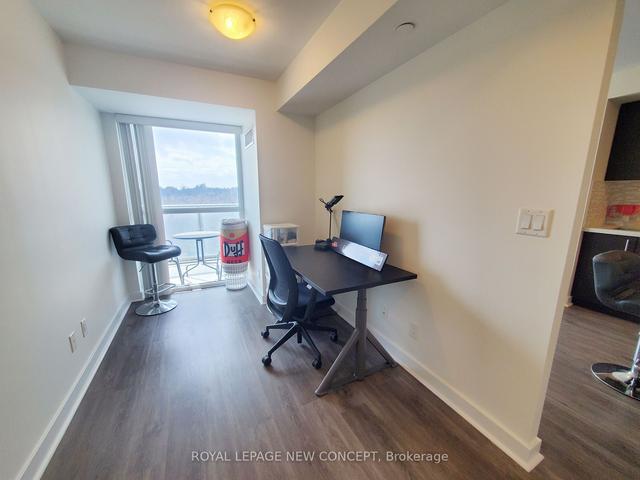701 - 58 Orchard View Blvd, Condo with 1 bedrooms, 2 bathrooms and 1 parking in Toronto ON | Image 3