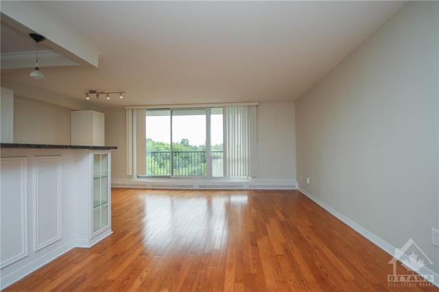 411 - 665 Bathgate Drive, Condo with 3 bedrooms, 2 bathrooms and 1 parking in Ottawa ON | Image 7