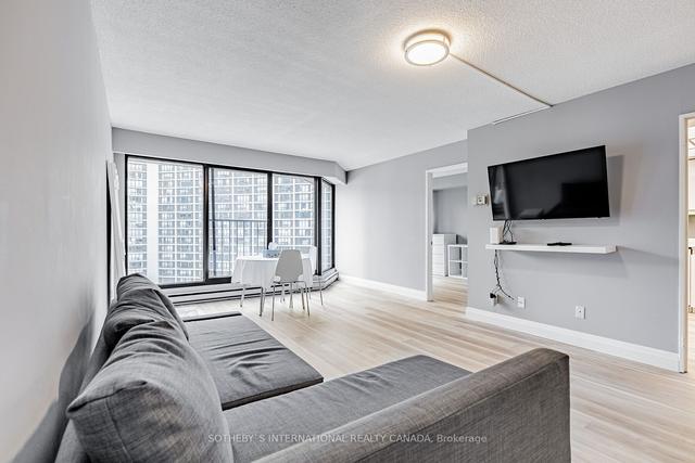 2215 - 55 Harbour Sq, Condo with 2 bedrooms, 1 bathrooms and 1 parking in Toronto ON | Image 27