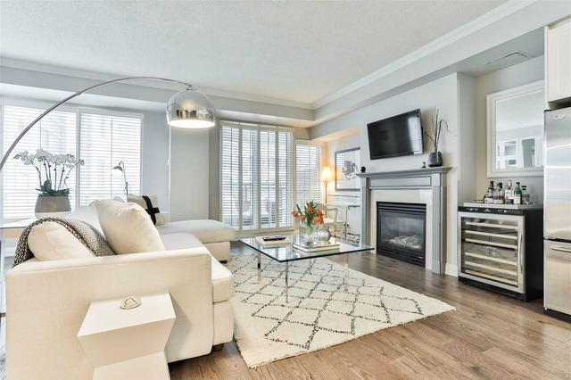 213 - 20 Scrivener Sq, Condo with 1 bedrooms, 2 bathrooms and 1 parking in Toronto ON | Image 2