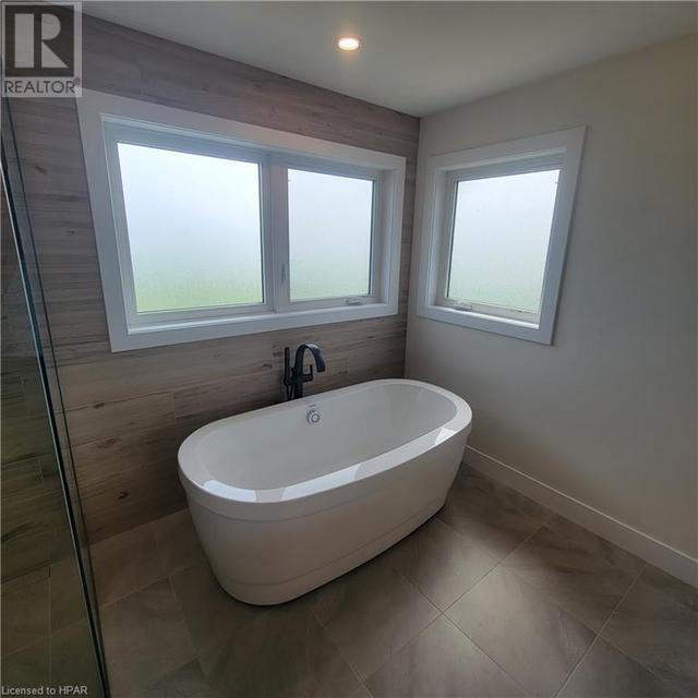 Ensuite Stand Alone Tub | Image 25