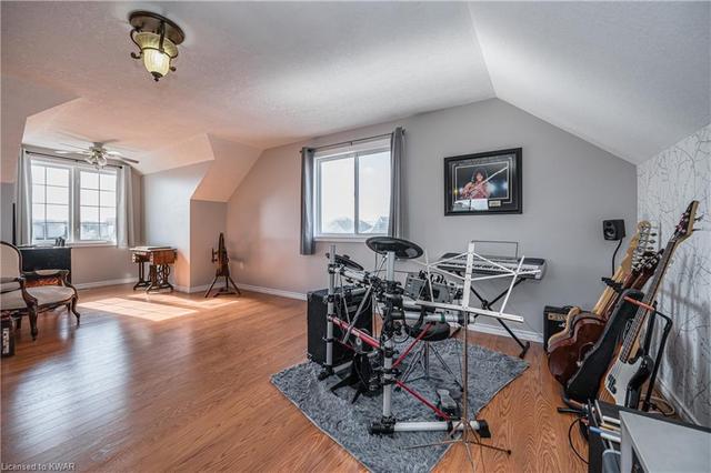 512 Amelia Court, House detached with 4 bedrooms, 2 bathrooms and 5 parking in Kitchener ON | Image 37
