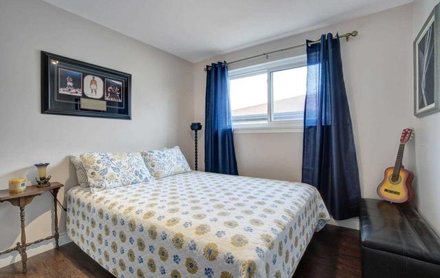 1749 Sandgate Cres, House semidetached with 3 bedrooms, 1 bathrooms and 2 parking in Mississauga ON | Image 8