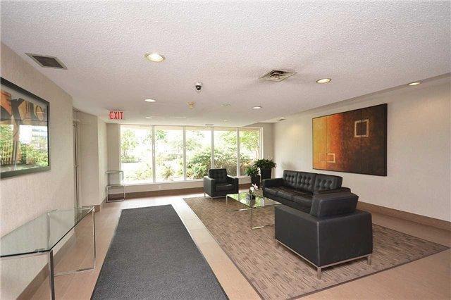 1403 - 115 Hillcrest Ave, Condo with 2 bedrooms, 2 bathrooms and 1 parking in Mississauga ON | Image 3