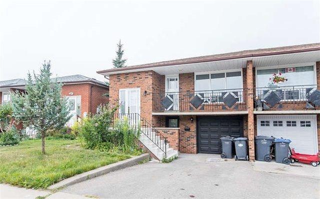 22 Norbert Rd, House semidetached with 3 bedrooms, 3 bathrooms and 1 parking in Brampton ON | Image 2