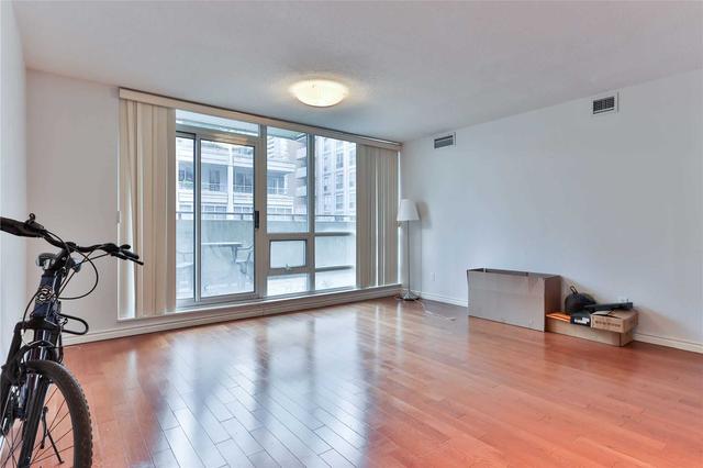 1003 - 263 Wellington St, Condo with 2 bedrooms, 1 bathrooms and 1 parking in Toronto ON | Image 17