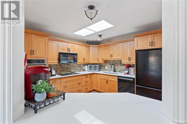 4 - 5156 Cordova Bay Rd, House attached with 2 bedrooms, 1 bathrooms and 1 parking in Saanich BC | Image 21