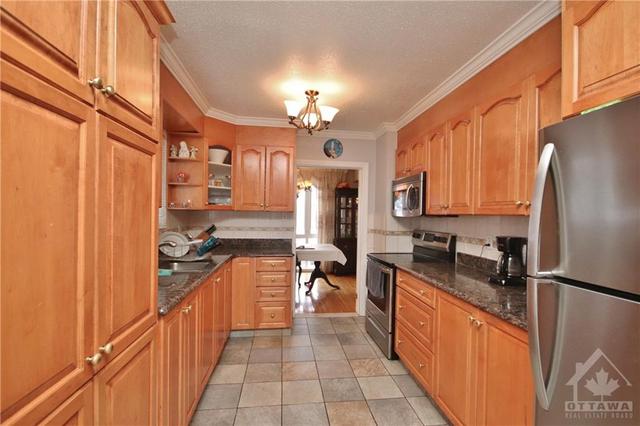 1271 Collins Avenue, House detached with 4 bedrooms, 3 bathrooms and 2 parking in Ottawa ON | Image 14