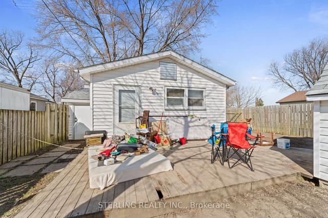 154 Crystal Beach Rd, House detached with 2 bedrooms, 1 bathrooms and 3 parking in Essex ON | Image 7