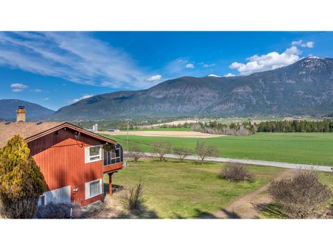 3481 Crestview Road, House detached with 2 bedrooms, 2 bathrooms and null parking in Central Kootenay B BC | Card Image