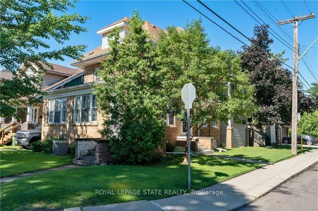 32 Rosslyn Ave S, House detached with 5 bedrooms, 4 bathrooms and 2 parking in Hamilton ON | Image 23
