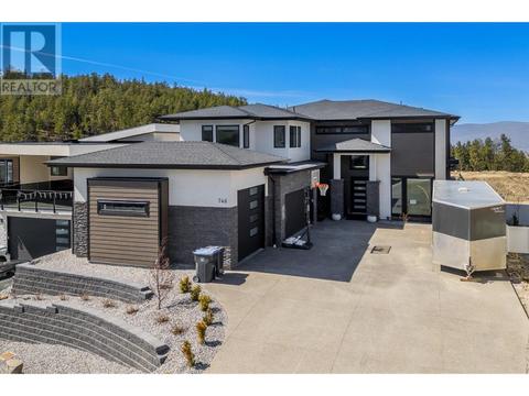 746 Carnoustie Drive, House detached with 4 bedrooms, 2 bathrooms and 7 parking in Kelowna BC | Card Image