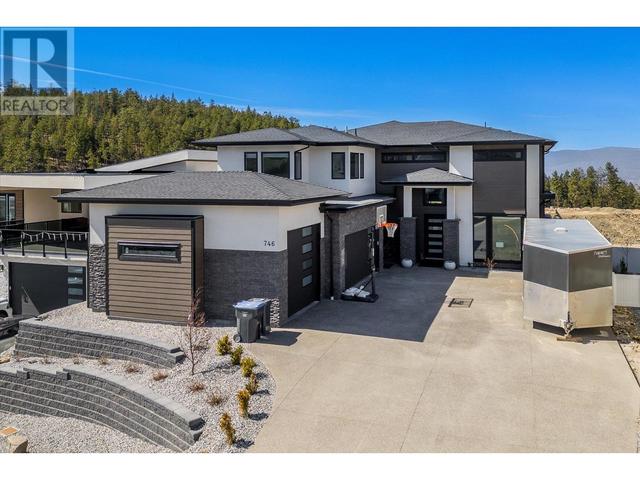 746 Carnoustie Drive, House detached with 4 bedrooms, 2 bathrooms and 7 parking in Kelowna BC | Image 1