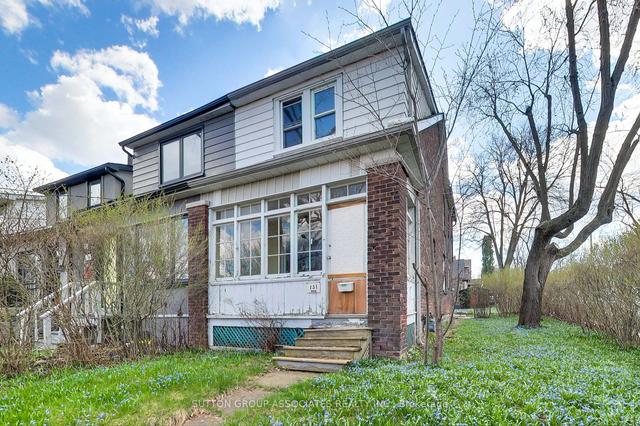 131 Maplewood Ave, House semidetached with 3 bedrooms, 2 bathrooms and 2 parking in Toronto ON | Image 1