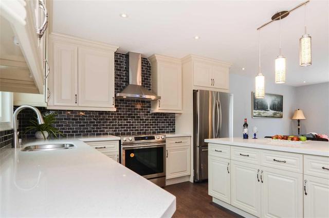 3076 Tecumseh Dr, House detached with 3 bedrooms, 3 bathrooms and 2 parking in Burlington ON | Image 9