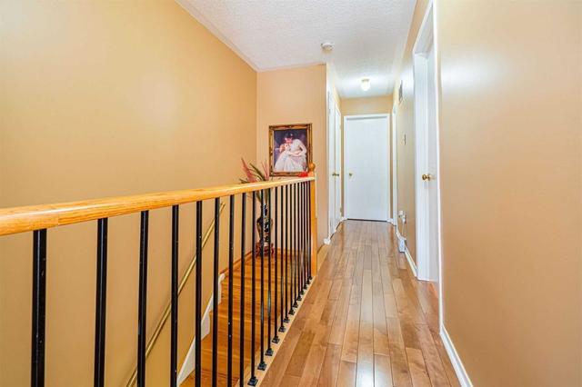 13 Ready Crt, House semidetached with 3 bedrooms, 2 bathrooms and 4 parking in Brampton ON | Image 11