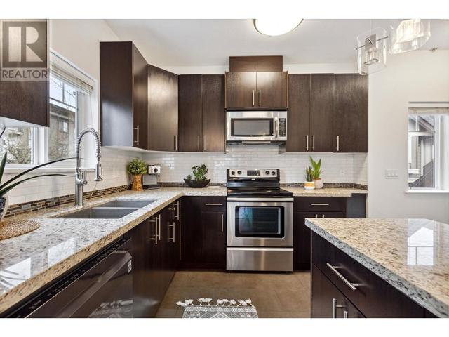 221 - 368 Ellesmere Street, House attached with 2 bedrooms, 2 bathrooms and 1 parking in Burnaby BC | Image 9