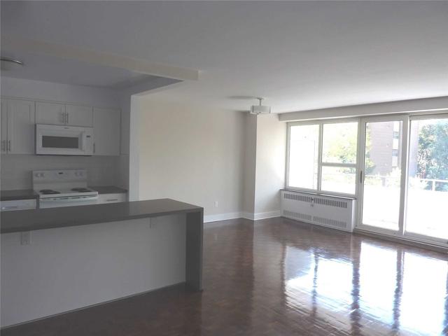 511 - 10 Shallmar Blvd, Condo with 3 bedrooms, 2 bathrooms and 1 parking in Toronto ON | Image 19