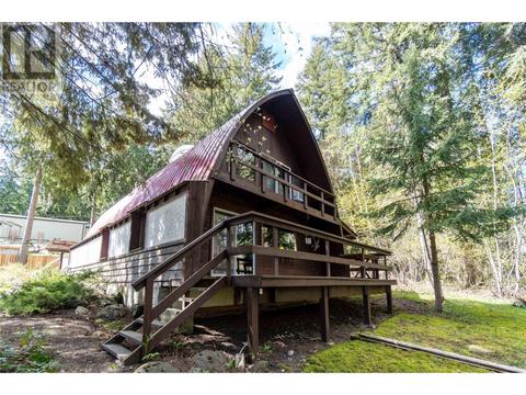1398 Gillespie Road, House detached with 3 bedrooms, 2 bathrooms and 3 parking in Columbia Shuswap C BC | Card Image