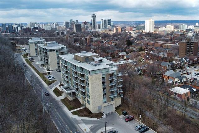605 - 479 Charlton Avenue E, Condo with 2 bedrooms, 2 bathrooms and 1 parking in Hamilton ON | Image 2