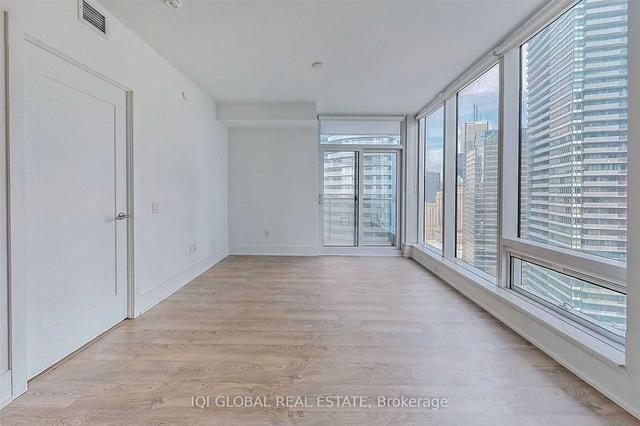 3003 - 10 York St, Condo with 2 bedrooms, 2 bathrooms and 1 parking in Toronto ON | Image 6
