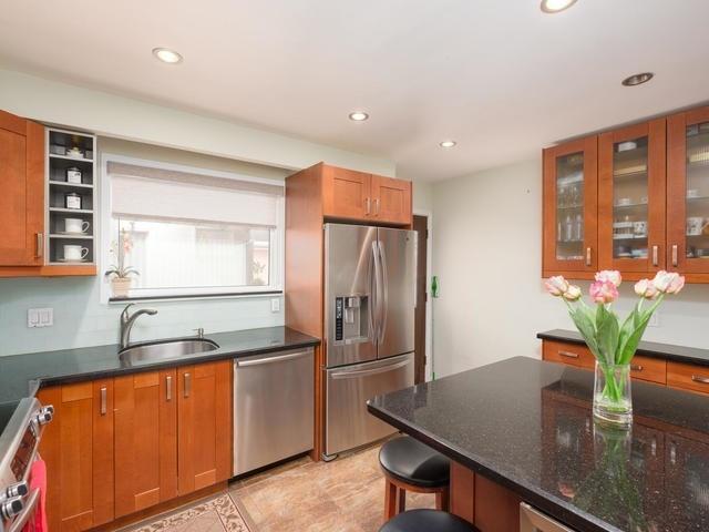 11 Hilda Ave, House detached with 3 bedrooms, 3 bathrooms and 5 parking in Toronto ON | Image 8