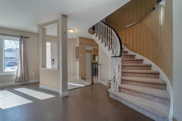 5343 Segriff Dr, House detached with 4 bedrooms, 3 bathrooms and 4 parking in Mississauga ON | Image 32