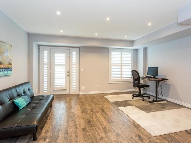 42 Soccavo Cres, Townhouse with 3 bedrooms, 4 bathrooms and 1 parking in Brampton ON | Image 3