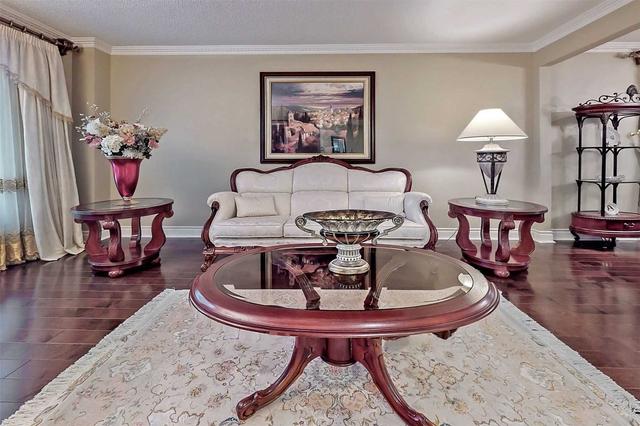 8 Atwood Crt, House detached with 4 bedrooms, 4 bathrooms and 6 parking in Markham ON | Image 3