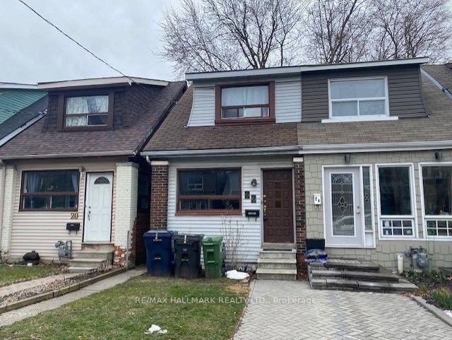 22 Kelvin Ave, House semidetached with 3 bedrooms, 3 bathrooms and 2 parking in Toronto ON | Image 5