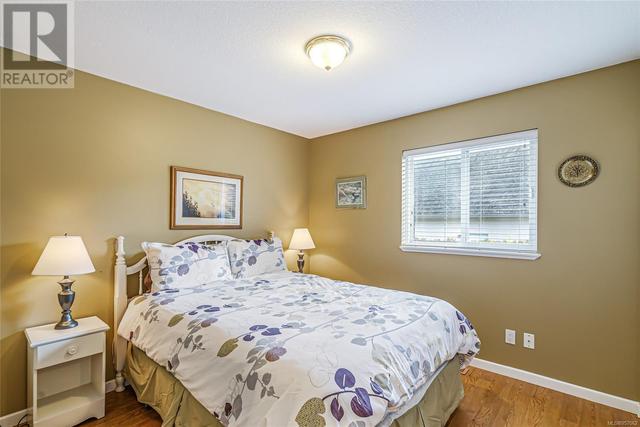 870 Fairways Dr, House detached with 3 bedrooms, 2 bathrooms and 4 parking in Qualicum Beach BC | Image 11