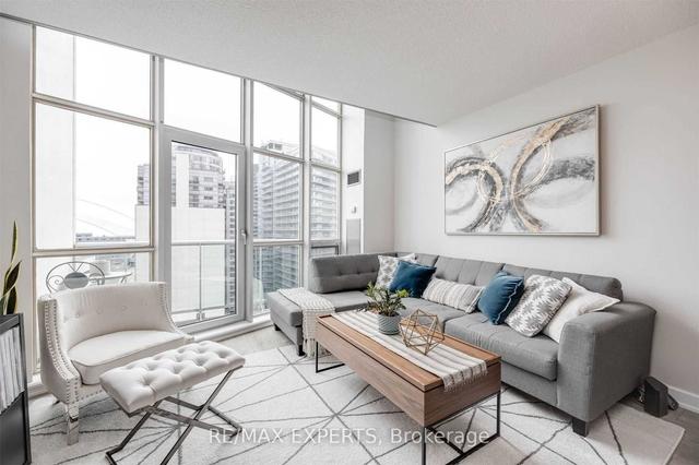 lph14 - 36 Blue Jays Way, Condo with 2 bedrooms, 2 bathrooms and 0 parking in Toronto ON | Image 4