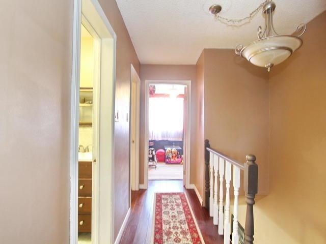 144 Moregate Cres, Townhouse with 3 bedrooms, 2 bathrooms and 2 parking in Brampton ON | Image 12