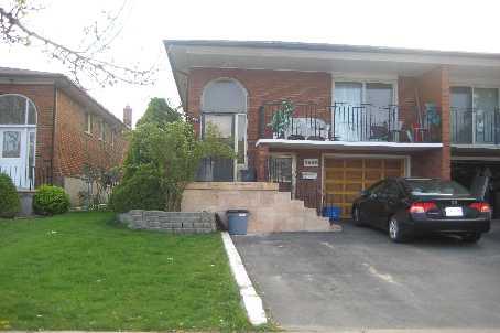 3652 Molly Ave, House semidetached with 5 bedrooms, 4 bathrooms and 3 parking in Mississauga ON | Image 2