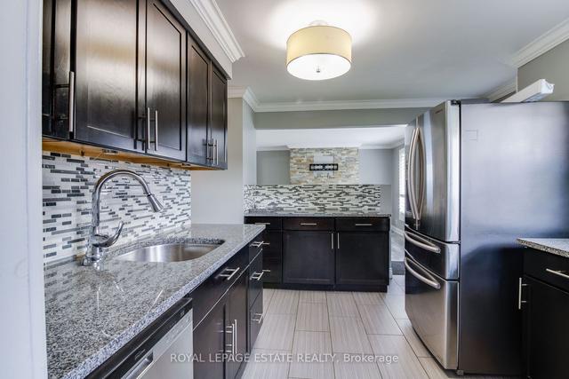 39 St Quentin Ave, House detached with 3 bedrooms, 2 bathrooms and 4 parking in Toronto ON | Image 2
