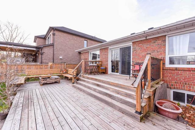 490 Avonwood Dr, House detached with 2 bedrooms, 2 bathrooms and 4 parking in Mississauga ON | Image 24