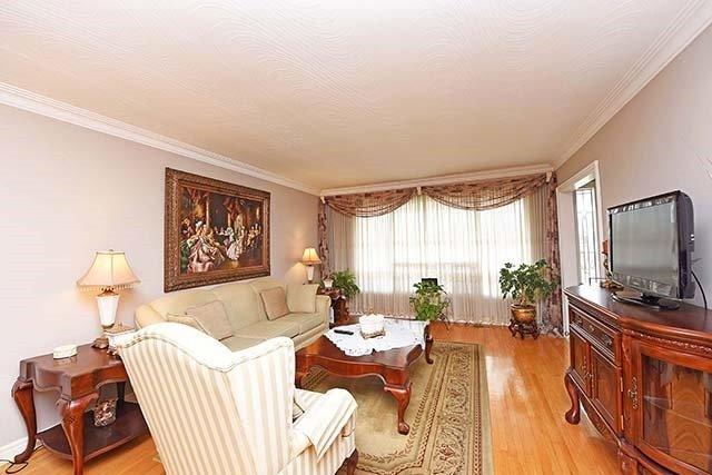 11 Archway Cres, House detached with 3 bedrooms, 2 bathrooms and 5 parking in Toronto ON | Image 4