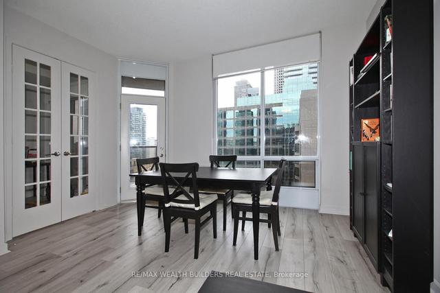 1912 - 85 Bloor St E, Condo with 1 bedrooms, 1 bathrooms and 1 parking in Toronto ON | Image 4