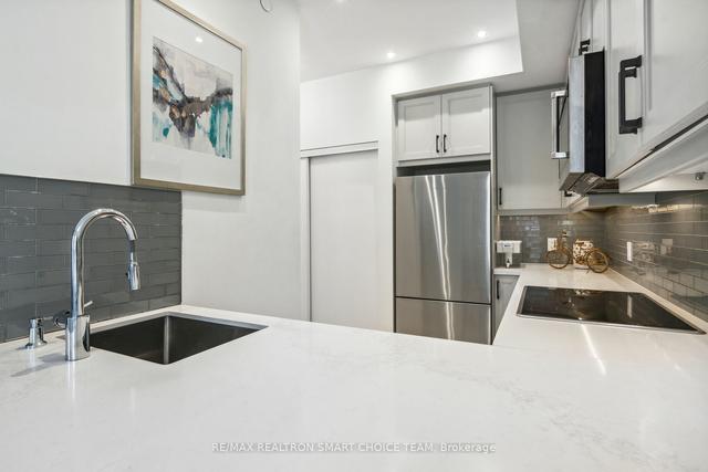 3 - 52 Holmes Ave, Townhouse with 2 bedrooms, 2 bathrooms and 1 parking in Toronto ON | Image 4