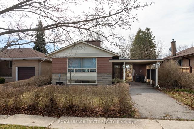 5 Walbon Rd, House detached with 3 bedrooms, 2 bathrooms and 3 parking in Toronto ON | Image 1