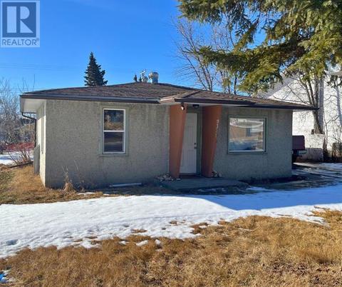 9321 104 Avenue, House detached with 2 bedrooms, 1 bathrooms and 2 parking in Grande Prairie AB | Card Image