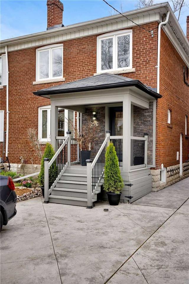 296 Manor Rd E, House semidetached with 3 bedrooms, 2 bathrooms and 1 parking in Toronto ON | Image 1