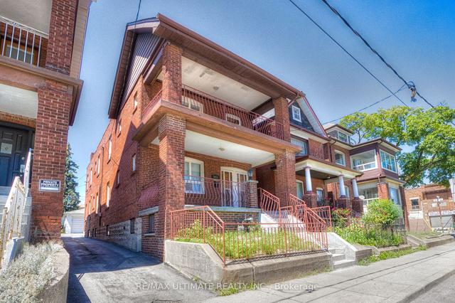 1652 Dufferin St, House detached with 5 bedrooms, 3 bathrooms and 4 parking in Toronto ON | Image 1