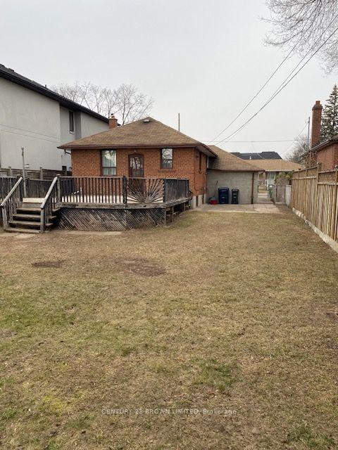 21 Inverness Ave, House detached with 2 bedrooms, 2 bathrooms and 3 parking in Toronto ON | Image 10