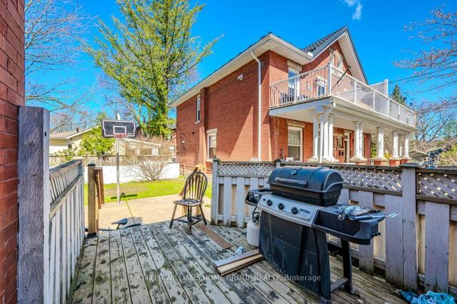 215 Paisley St, House detached with 5 bedrooms, 2 bathrooms and 7 parking in Guelph ON | Image 15
