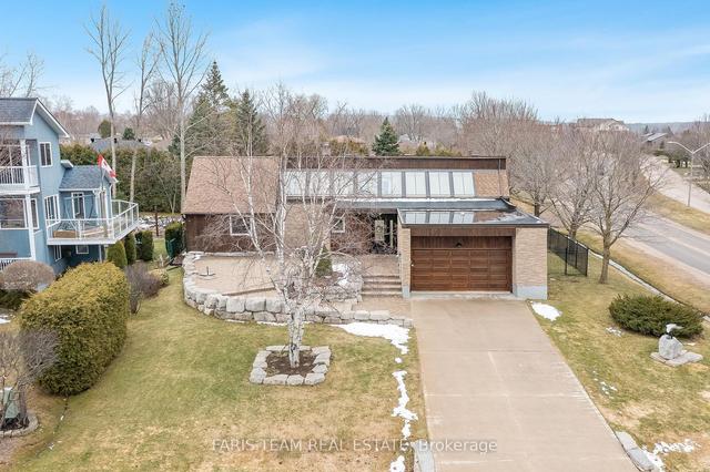 2 Yeo St, House detached with 2 bedrooms, 3 bathrooms and 5 parking in Penetanguishene ON | Image 1