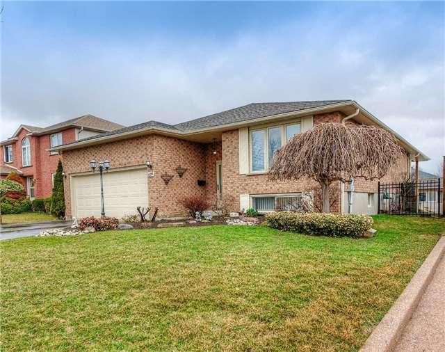 506 Barwick Cres, House detached with 2 bedrooms, 2 bathrooms and 4 parking in Waterloo ON | Image 1